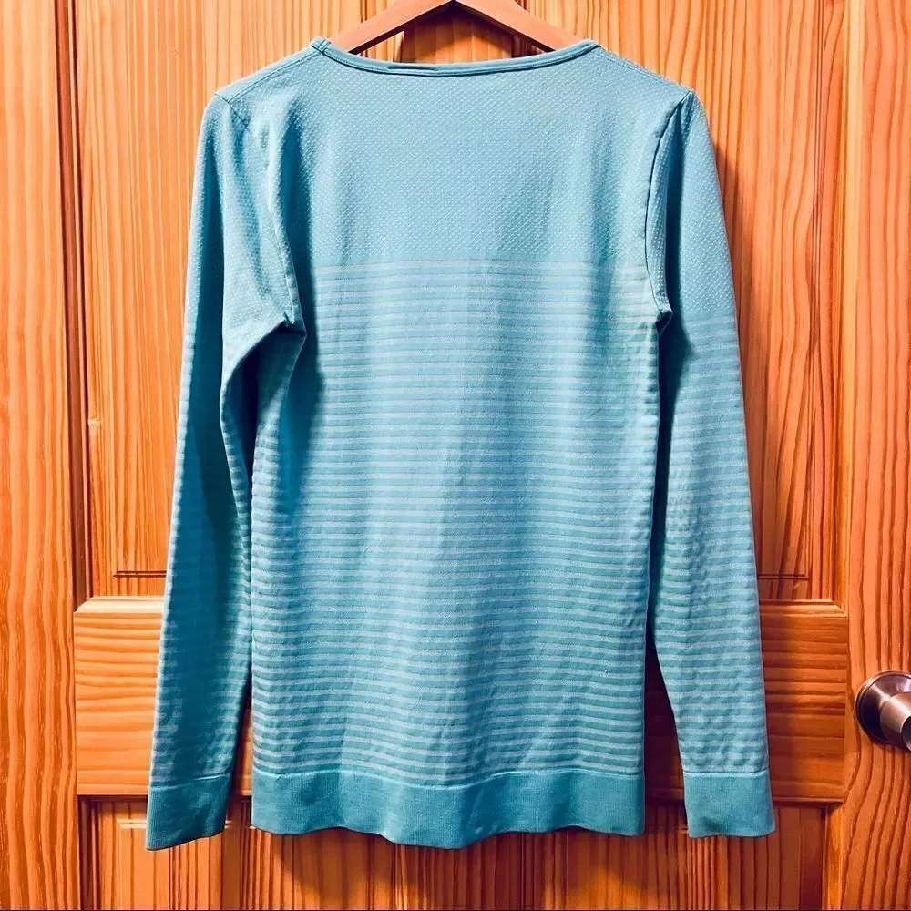 Nike Dri Fit light blue long sleeve moisture wicking long technical shirt top XS